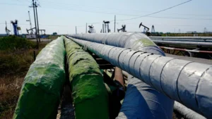 ADNOC planea mitigar impacto del crudo y acelerar construcción oleoducto West-East 1 en 2027