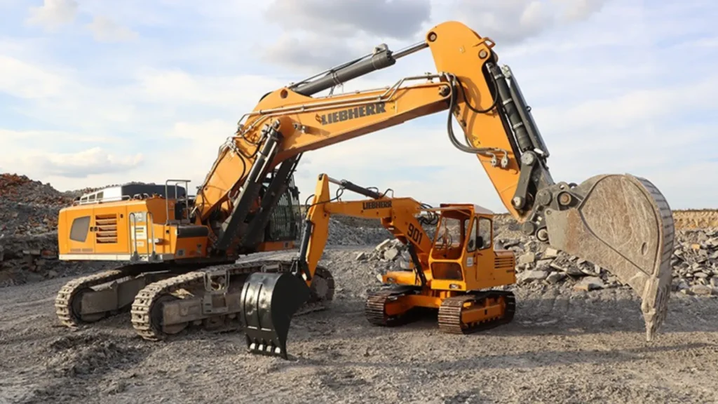 Liebherr exhibits its two generations of excavators, Liebherr R 901 and R 978 SME