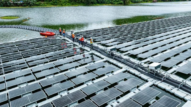 La ingeniería de la planta solar flotante