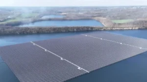 TotalEnergies y Holcim abren planta solar flotante de 31 MW en Bélgica