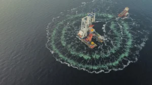 Van Oord instala monopilotes gigantes en el parque eólico marino Windanker