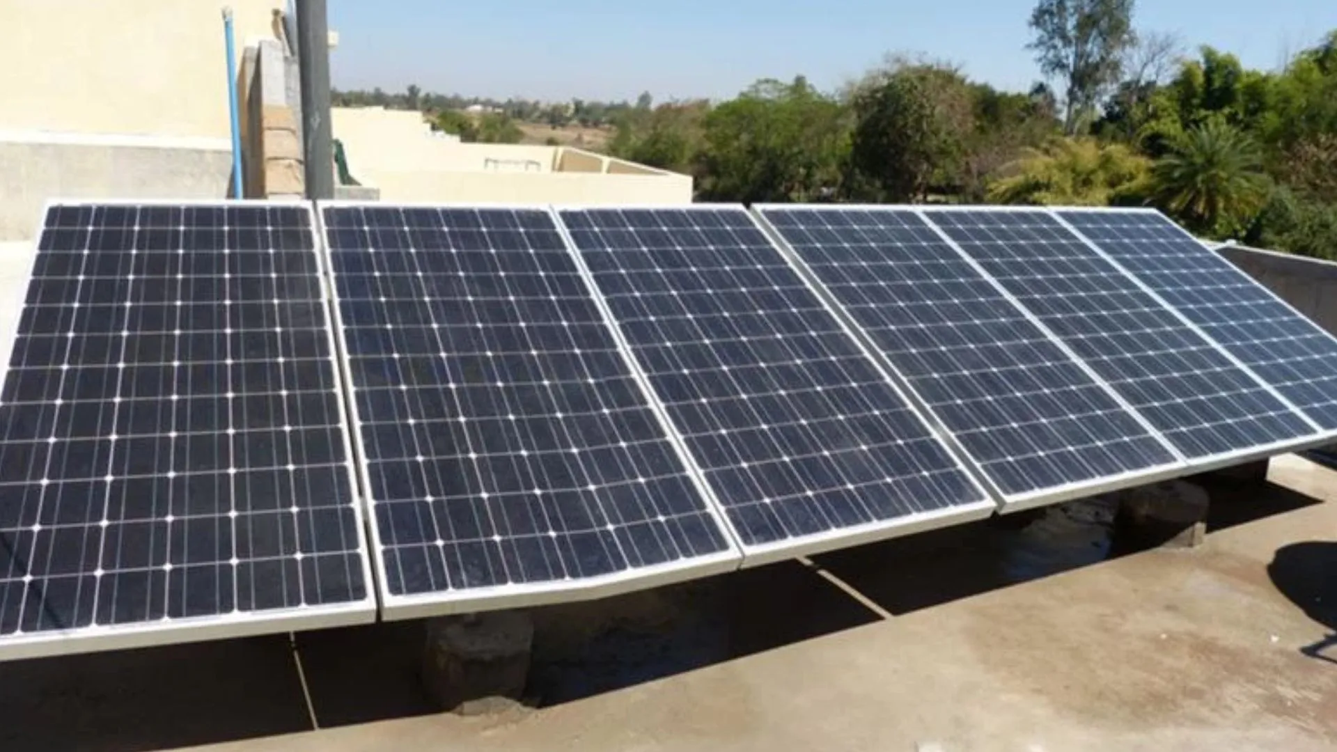 La instalación de sistemas solares en tejados