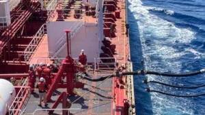 Armada de EE. UU. y JMSDF fortalecen interoperabilidad con reabastecimiento