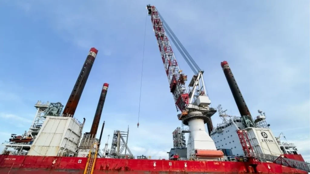 Liebherr completes maintenance of the BOS 35000 crane on ZITON’s Wind Enterprise vessel