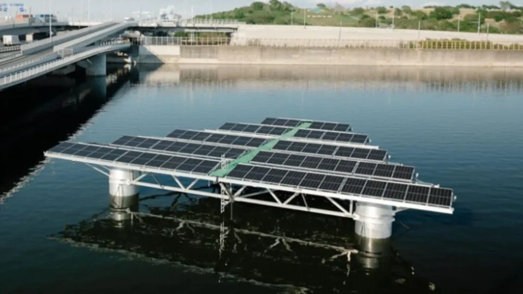 La planta solar flotante de SolarDuck en Tokio