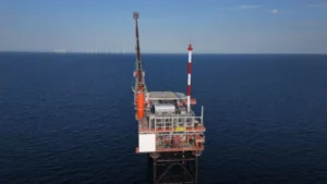 La plataforma N05-A conecta gas natural y energía eólica marina en el Mar del Norte