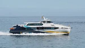 La tecnología del ferry híbrido de alta velocidad de Roll Royces