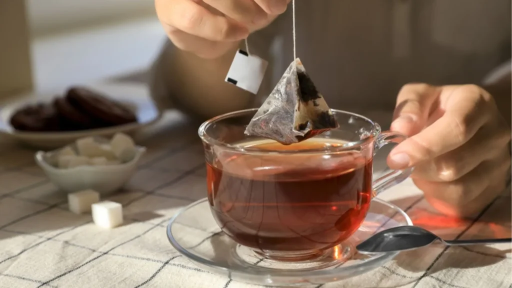 Las bolsas de té liberan microplásticos