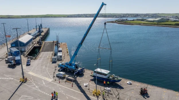 Las fases de prueba del hidroala eléctrico en el proyecto Electric Orkney por parte de