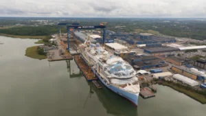 Legend of the Seas entra al agua