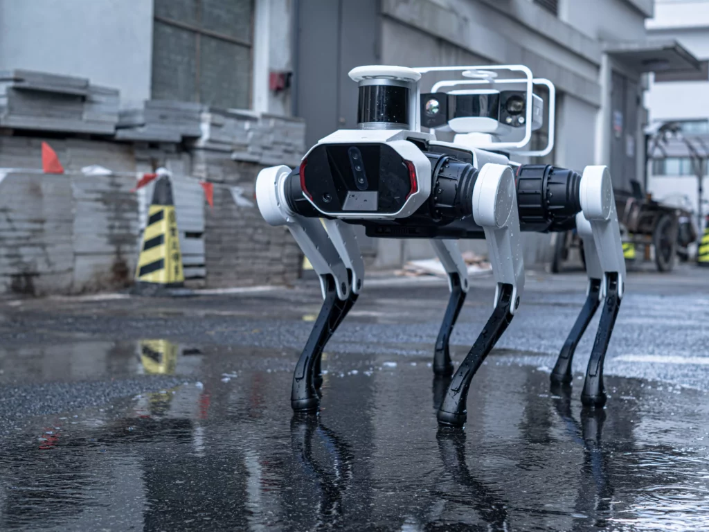 Lenovo presentó un perro robot de seis patas