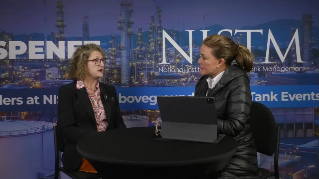 Leslie Ward conversa sobre los desafíos actuales de la inspección industrial en el sector midstream, en el marco del NISTM 2025.