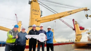 Liebherr alcanza su grúa LS 250 número 50 con Briese Schiffahrt