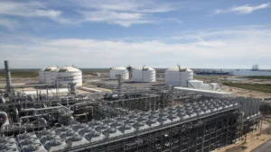 Baker Hughes elevará la producción de GNL en Sabine Pass con nuevos contratos tecnológicos