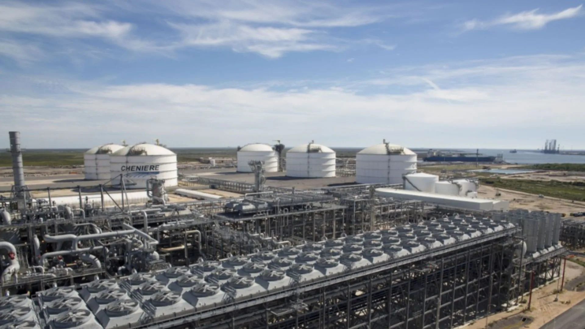 Los acuerdos de producción de GNL para el desarrollo energético