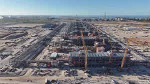 Cheniere Energy reduce producción de GNL en Sabine Pass tras caída en el flujo