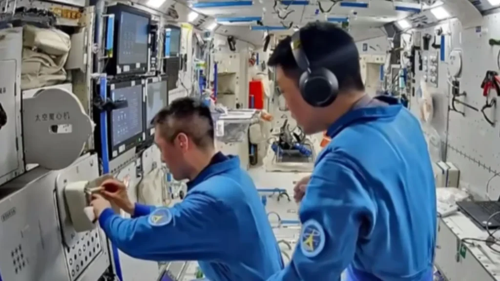 La misión espacial Shenzhou-18