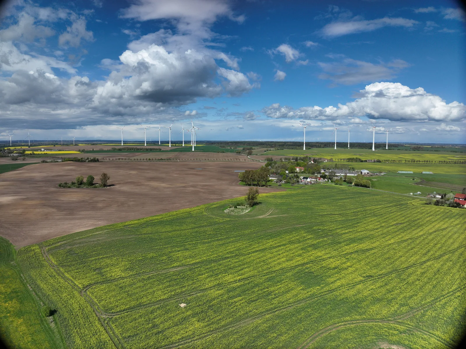 MaxSolar y DB Energie firmaron el primer PPA híbrido de Alemania