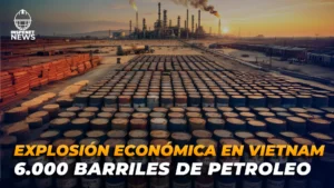 Barriles de petróleo almacenados en refinería de Vietnam al atardecer.