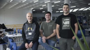 La EHU nanoagujas de cobre que captan el 99,5% de la luz solar en torres solares