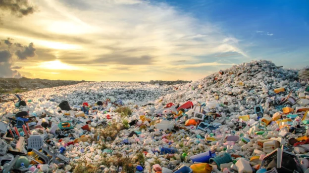 Crean nuevo método para mejorar el reciclaje de plásticos