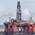 Plataforma petrolera en el Mar del Norte vinculada al llamado de OEUK para reforzar la producción energética del Reino Unido.
