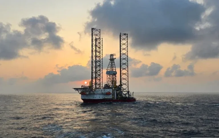 ONGC completó la reubicación de 44 plataformas offshore antes del monzón