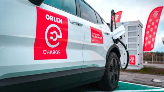 ORLEN lanza centro de carga rápida para vehículos eléctricos