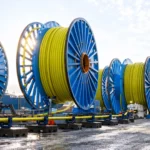 OneSubsea prepara umbilicales de control para proyectos de producción offshore.