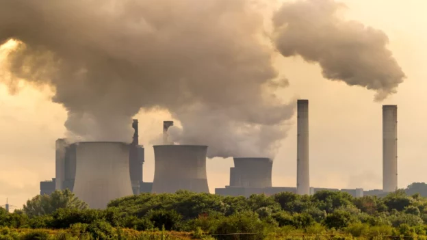Países se comprometen a cerrar centrales de carbón para 2035