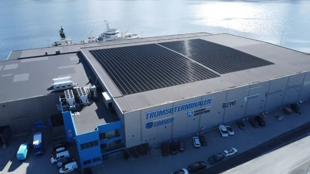 Paneles solares verticales en Noruega