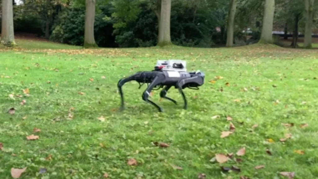 Perro robot conquista terrenos difíciles