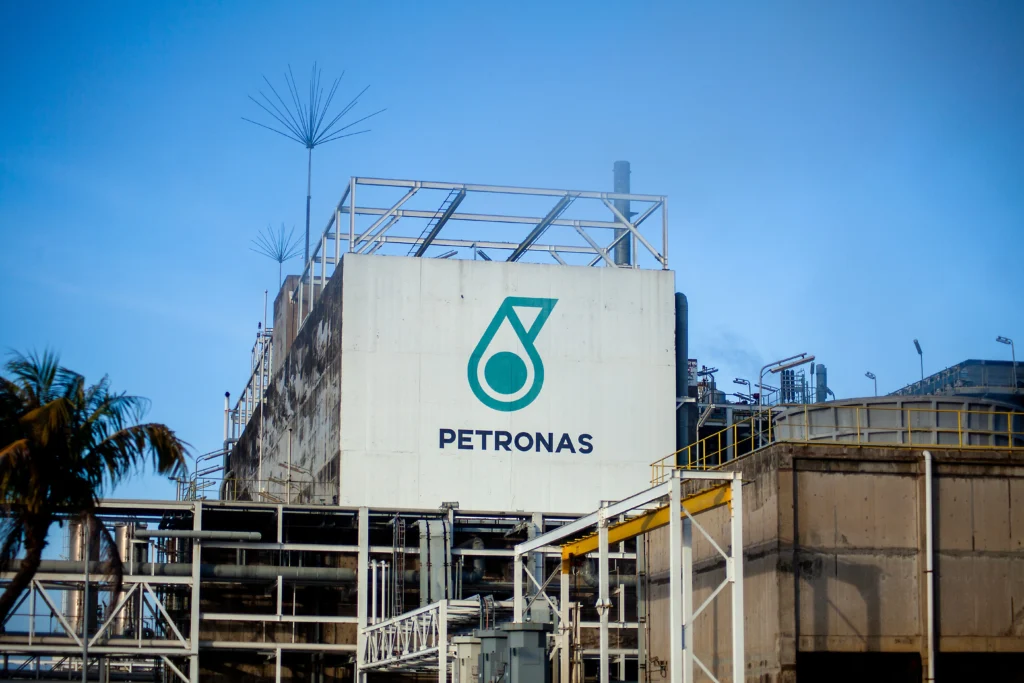 Petronas avanza en el descubrimiento de gas offshore en Surinam.