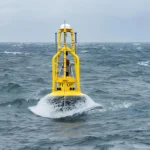 PowerBuoy de Ocean Power Technologies operando en alta mar para vigilancia marítima autónoma