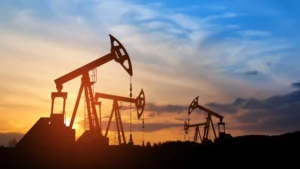 El petróleo cae con fuerza tras señales de diálogo entre EE. UU. e Irán