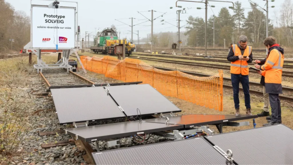 Prueban paneles solares en vías férreas en París
