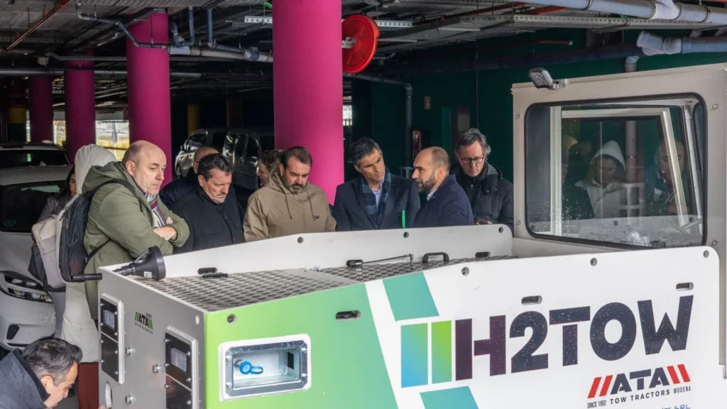 El puerto de Bilbao prueba tractor de hidrógeno para operaciones logísticas