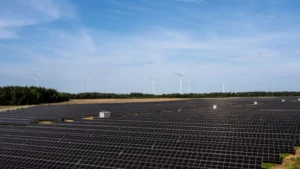 Orlen instala un parque solar de 42,2 MW para abastecer su refinería en Lituania