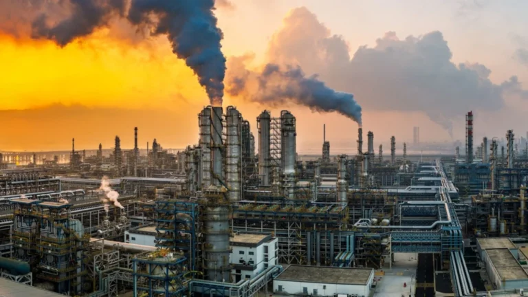 Las refinerías ganan terreno en el petróleo venezolano