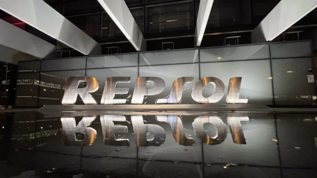 Repsol pacta nuevas condiciones para aumentar su producción de petróleo en Venezuela