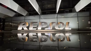 Repsol agrees to new conditions to increase its oil production in Venezuela