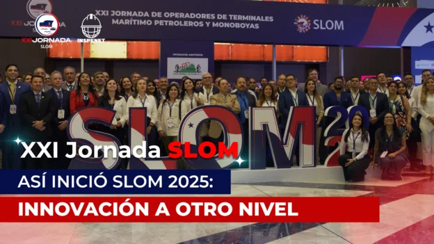 Grupo de participantes en la inauguración de la XXI Jornada de Operadores SLOM 2025 en el Megápolis Convention Center de Panamá, junto al cartel principal del evento con el lema “Innovación a otro nivel”.
