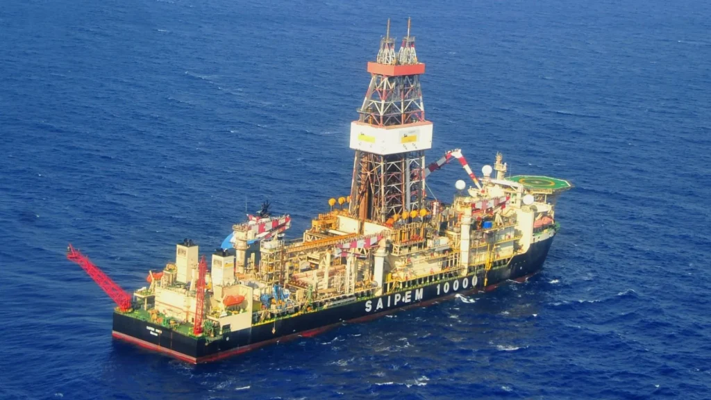 El Saipem 10000 en el mar