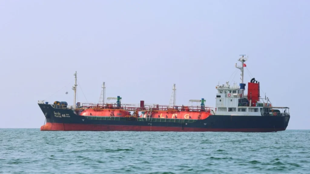 Santos to boost LNG and oil to reduce debt by 2030