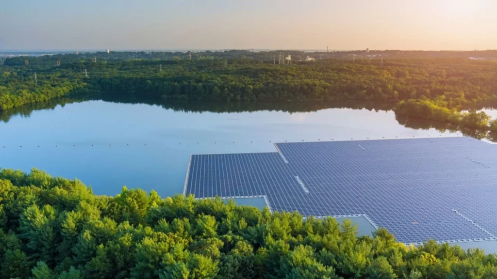Paneles solares flotantes