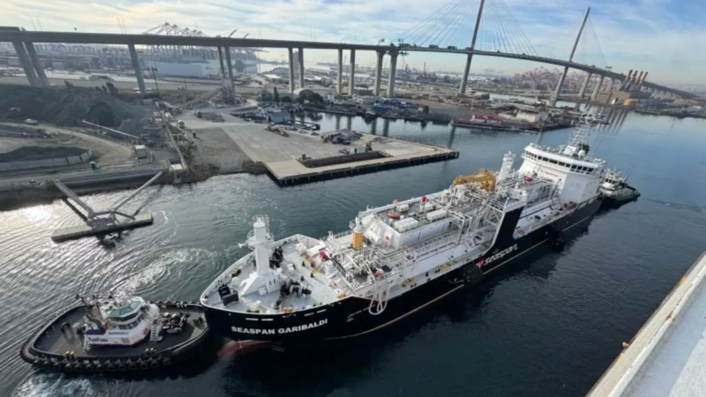 Transferencia de GNL de barco a barco