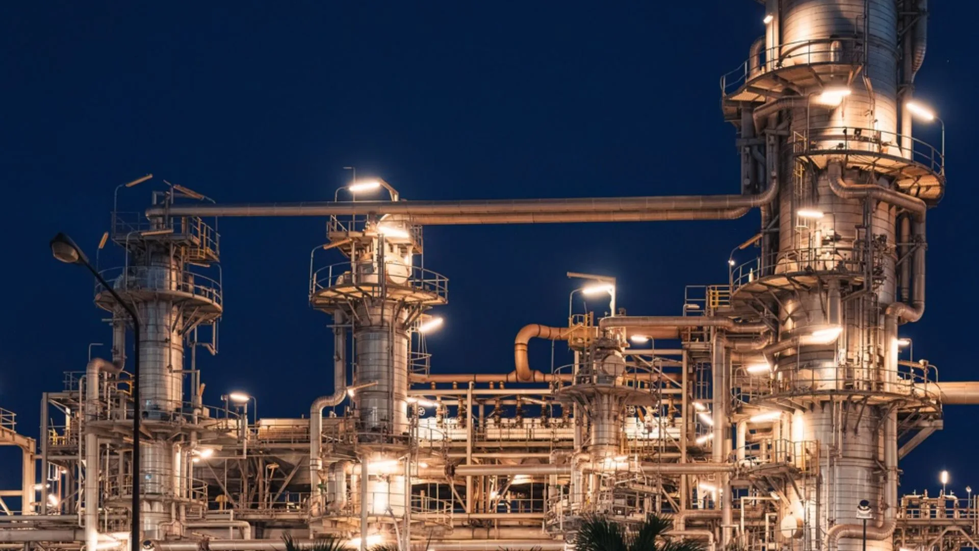 Shell evalúa venta de activos químicos