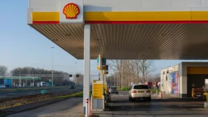 Shell negocia la venta de sus estaciones en Sudáfrica a ADNOC por $1.000 millones