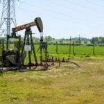 Pozo petrolero terrestre que CeraPhi podría reconvertir para producir energía geotérmica limpia en el Reino Unido.