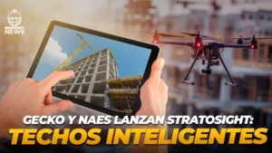Imagen de un dron industrial inspeccionando un edificio en construcción mientras una persona observa datos en una tableta, representando la tecnología StratoSight de Gecko y NAES para techos inteligentes.